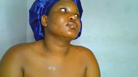 Snapshot of raw_queen chatting on October 21, 3:21 am Annie online show from October 21, 3:21 am