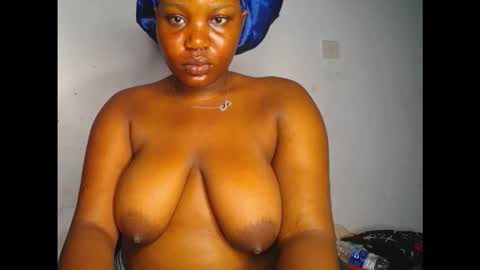 Snapshot of raw_queen chatting on October 20, 3:20 am Annie online show from October 20, 3:20 am