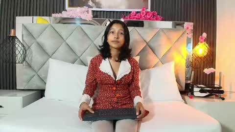 DONCELLA online show from March 30, 8:30 pm