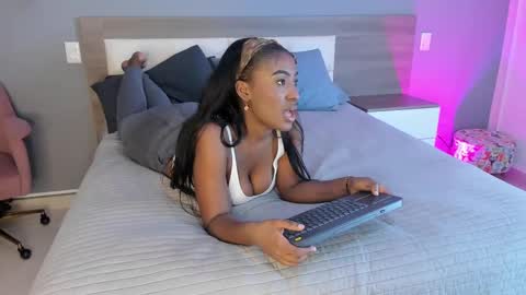 Snapshot of rebeca_cortez1 chatting on September 29, 8:36 pm I invite you to my birthday on November 3th online show from September 29, 8:36 pm