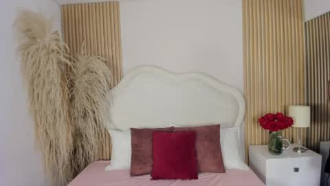 rebeca_taylor_ online show from April 5, 12:15 pm