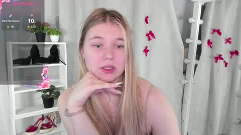 rebecca_____ online show from February 25, 6:33 pm