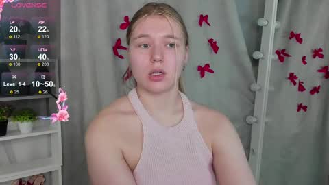 rebecca_____ online show from February 19, 6:32 pm