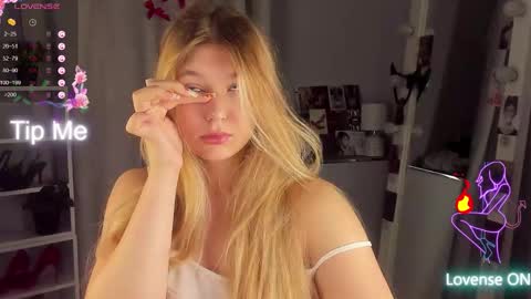 rebecca_____ online show from September 15, 1:36 am