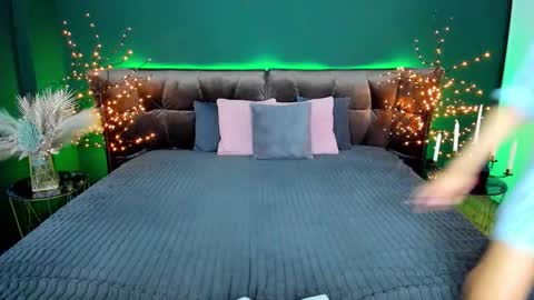 rebecca_diamonds online show from February 3, 6:40 am