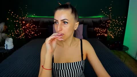 rebecca_diamonds online show from December 1, 6:39 am