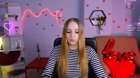 rebecca_smile_ online show from March 8, 5:17 pm