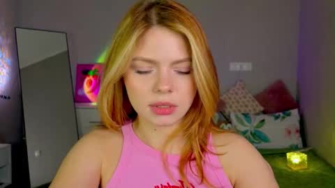 Snapshot of red__candy chatting on October 21, 2:21 pm red__candy online show from October 21, 2:21 pm