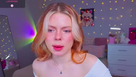 red__candy online show from April 12, 11:02 am