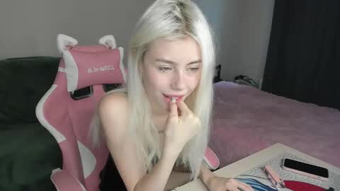 Erika online show from November 22, 8:39 am