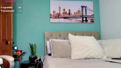 Yanella online show from February 1, 7:12 pm