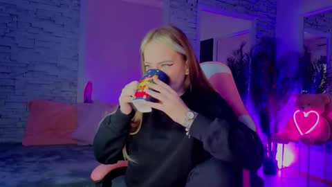 reina cummings online show from December 23, 6:28 am