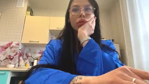 Emma online show from November 19, 7:52 am