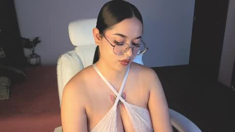 renaxi_smith online show from April 3, 7:56 pm