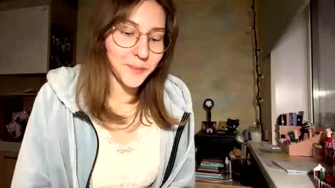 Mia online show from February 4, 3:26 pm