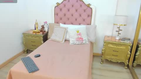 riby  online show from October 6, 8:13 pm