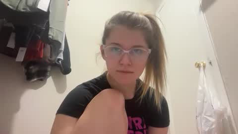 riley_ray69 online show from February 18, 3:33 pm