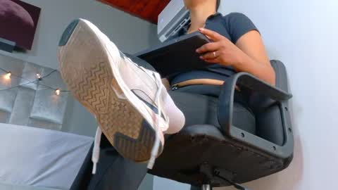 RIRI  online show from April 2, 7:44 pm