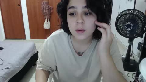 PeachSalinger online show from September 17, 9:02 pm