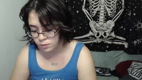 PeachSalinger online show from September 23, 4:27 pm