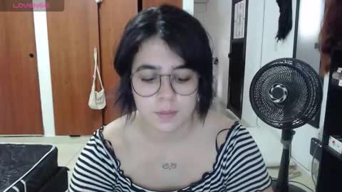 PeachSalinger online show from September 10, 4:07 pm