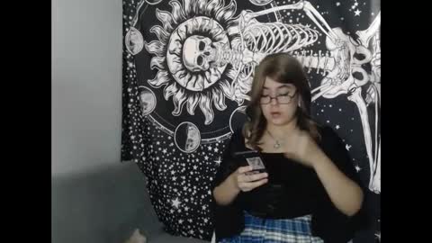 PeachSalinger online show from October 2, 3:28 pm