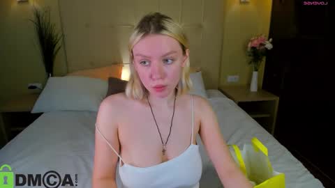 river_stoynee online show from October 8, 9:24 am