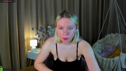 river_stoynee online show from October 21, 1:31 am