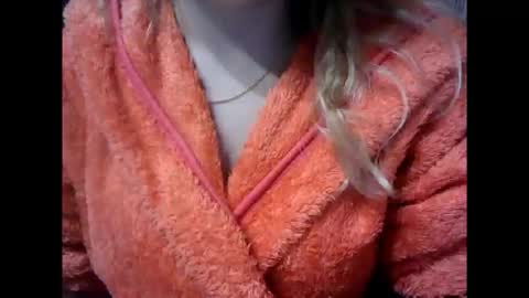 RiveraMaureen online show from November 4, 10:37 pm