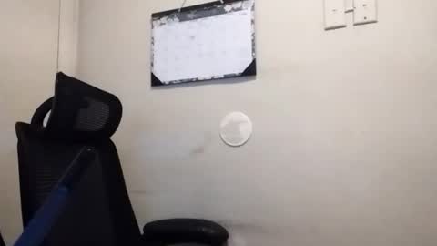 robertswhitney52 online show from March 3, 2:06 am