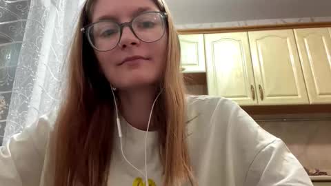 robynsentinella online show from November 18, 10:27 am