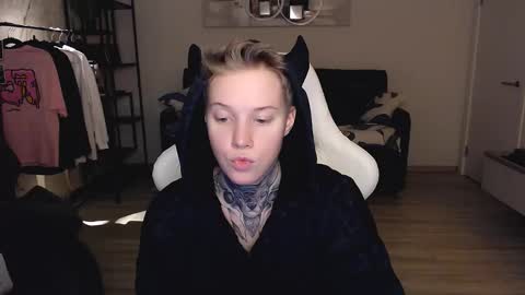 Roni online show from March 8, 7:18 pm