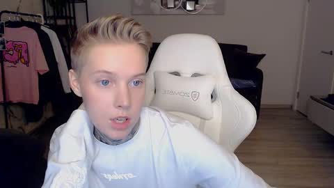 Roni online show from February 23, 1:42 am