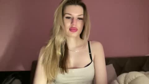 Snapshot of rosaline_ly chatting on October 19, 8:44 pm Rosalina online show from October 19, 8:44 pm