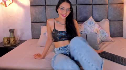 roseaurora online show from June 3, 11:00 am