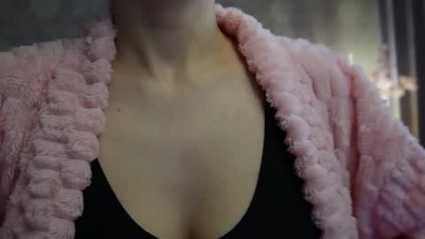 roseess_ online show from February 13, 10:12 am