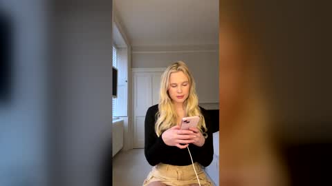 Rose Hayes online show from December 17, 9:35 am