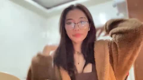 rosemae07 online show from April 7, 9:11 am