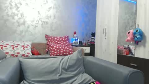 Lovepinklilly online show from December 20, 6:01 pm