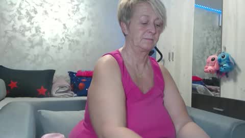 Lovepinklilly online show from March 17, 6:34 pm