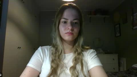 Snapshot of rosie_june chatting on October 22, 6:51 am Rosie online show from October 22, 6:51 am