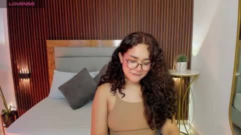 rossie_lanie_ online show from April 9, 7:30 pm