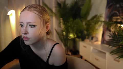 rosy_petal online show from September 8, 8:19 pm