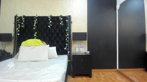 Rouse Wright online show from April 18, 11:45 am