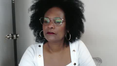 luxa online show from February 24, 1:08 pm