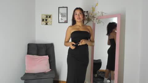 Snapshot of roxan_ne chatting on February 27, 12:32 am Roxx online show from February 27, 12:32 am