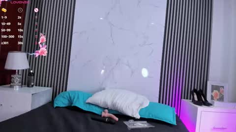 roxanaborns online show from September 10, 5:46 pm