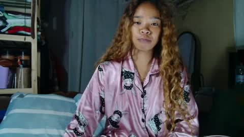 roxanne_98 online show from April 16, 2:23 am