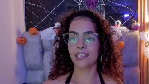 Roxanna online show from October 28, 1:06 pm