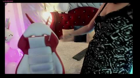 roxanne_han online show from March 30, 1:11 pm